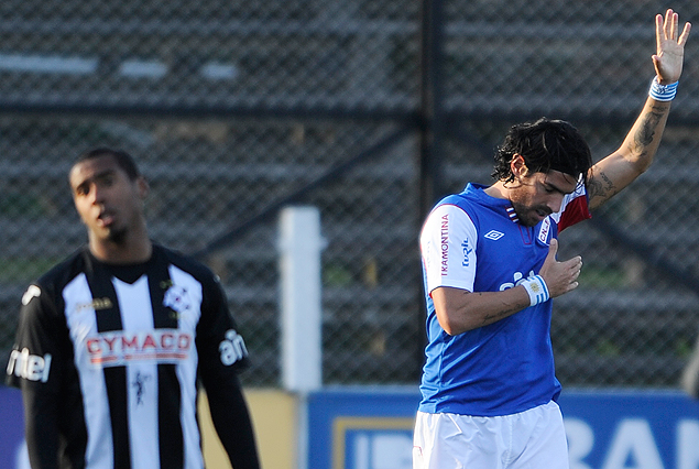 Sebastián Abreu festejá el segundo gol de Nacional en la última visita tricolor al Viera en el Clausura pasado, donde ganó 2 a 1.