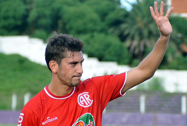 Bruno Piñatares defendió con todo y convirtió el segundo de cabeza.