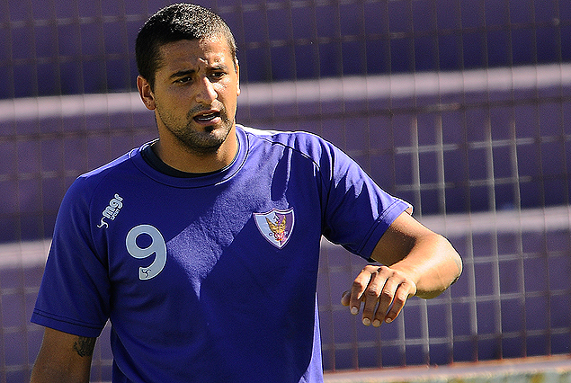 Maximiliano Callorda a la ofensiva en Fénix.