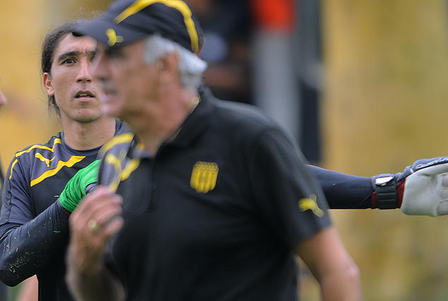 Jorge Fossati le brindó su confianza a Juan Castillo que seguirá en el arco aurinegro.