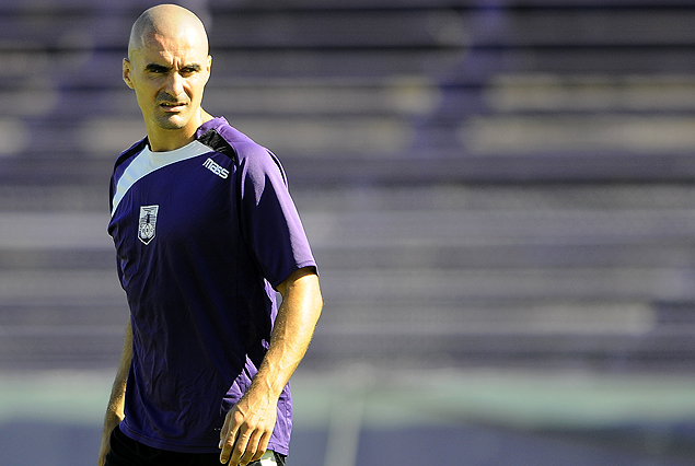 Nicolás Correa en la defensa del violeta el martes de Copa Libertadores.