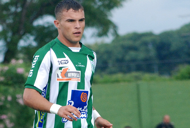 Cristian Tabo habilitado camino al Franzini, donde el viernes los espera el anfitrión Defensor Sporting.