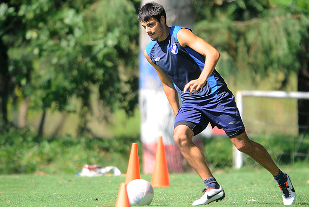 Guillermo De los Santos trabajando en forma diferenciada en Los Céspedes, donde la sanidad tiene trabajo a destajo.