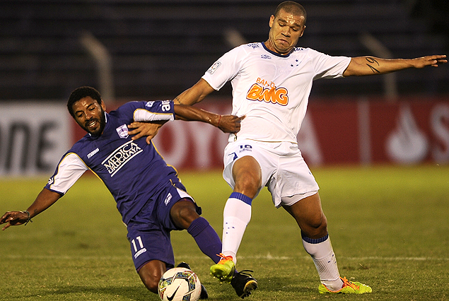 Cruzeiro-Defensor Sporting, jueves a las 22.00 horas en el estadio Mineirao de Brasil.
