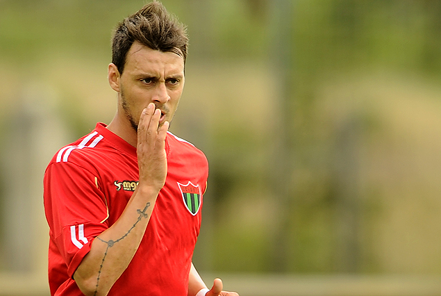 Martín Galain con problema de menisco.