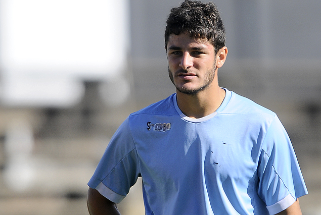 Martín Rivas seguirá en el lateral izquierdo si Arias no decide el retorno de Maximiliano Olivera.