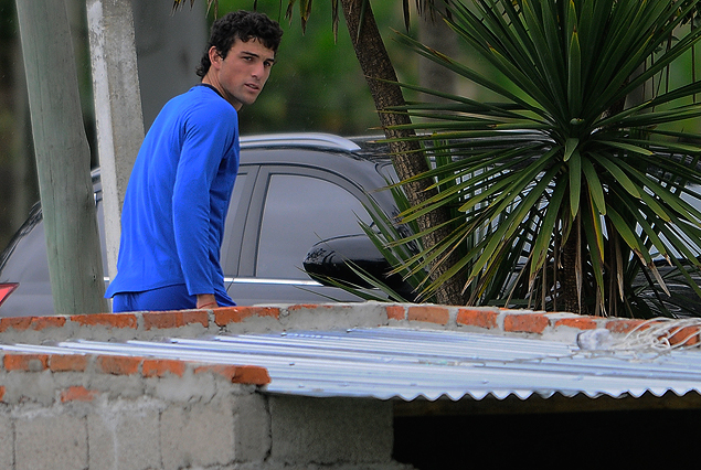 Juan Cruz Mascia dejó la cancha golpeado y fue camino a la sanidad en Los Céspedes.