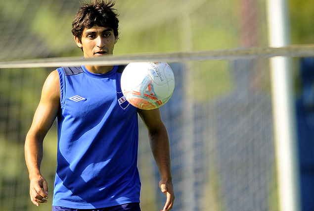 Maximiliano Calzada en Los Céspedes perfila uno de los cambios de Nacional.  