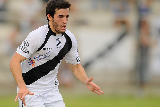 Camilo Mayada ; el volante está en los planes del Valencia de España.