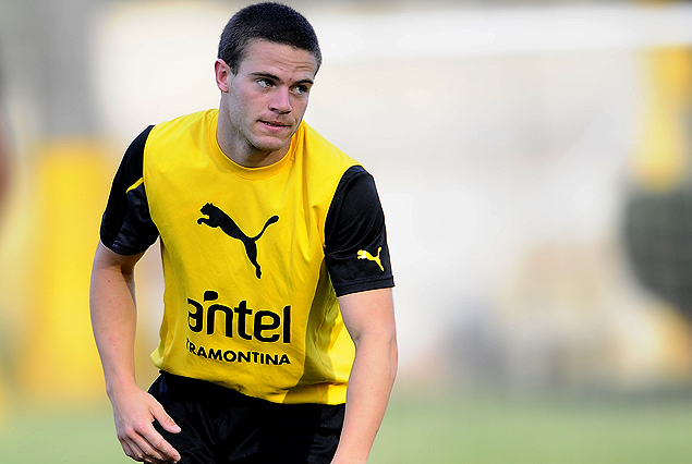 El juvenil Nahitan Nandez vuelve al mediocampo. 