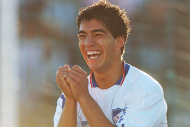 Luis Suárez, festeja su gol en la máxima de Nacional ante Liverpool por el Torneo Clausura.