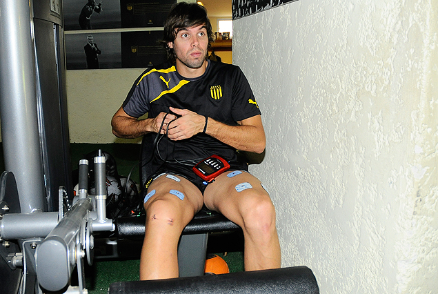 Gonzalo Viera en el gimnasio de Los Aromos en recuperación luego de la intervención en la rodilla derecha.