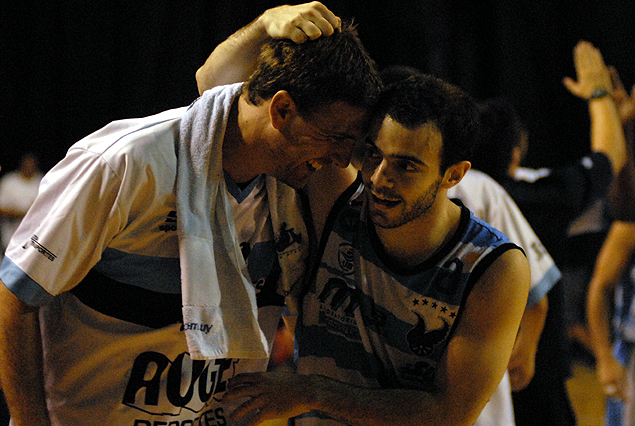 Atenas se puso 2 a 1