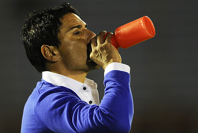 Un trago saludable para Pablo Rodríguez, el entrenador de Cerro. 