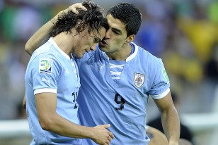 Edinso Cavani y Luis Suárez  en momento de festejo con la celeste.