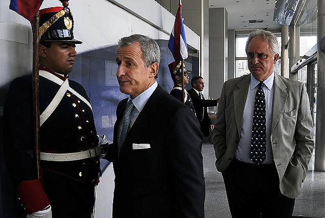 Juan Pedro Damiani y Eduardo Ache, ingresando a la Torre Ejecutiva de la Presidencia de la República. 