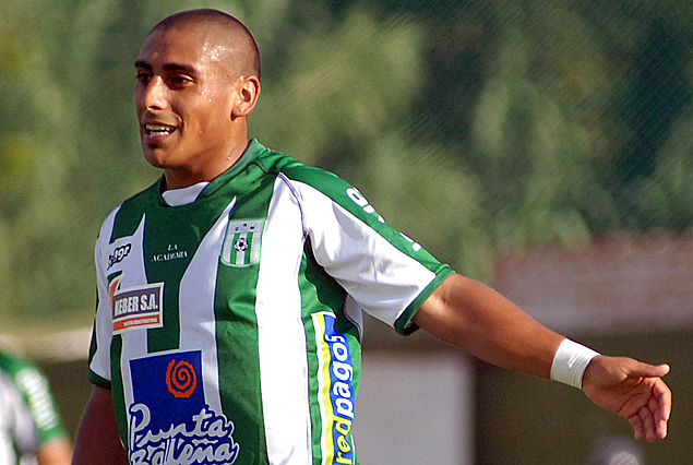 Diego Zabala celebró el golazo, segundo de Racing en el Parque Roberto. 