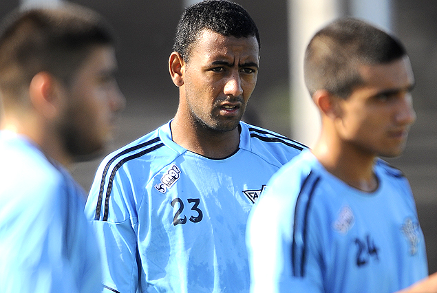 Adrián Leites, uno de los que tiene chance de ser enganche en Cerro.