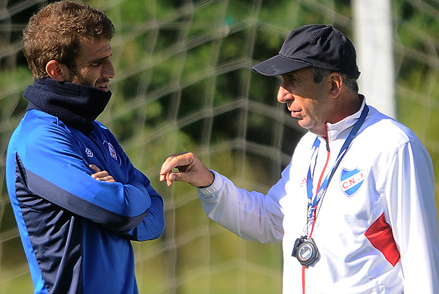 La charla entre Iván Alonso y Gerardo Pelusso, que duró unos cuantos minutos. El delantero perdió tres kilos y realizó trabajos diferenciados.