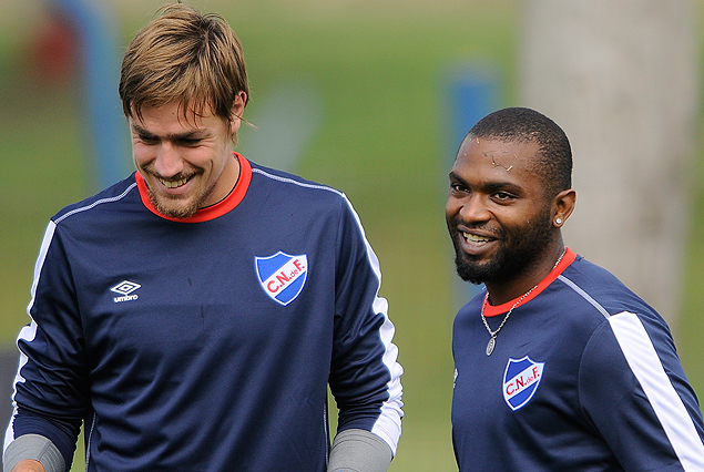 Sebastián Coates y Santiago García, durante el trabajo en Los Céspedes. Ambos serán titulares.