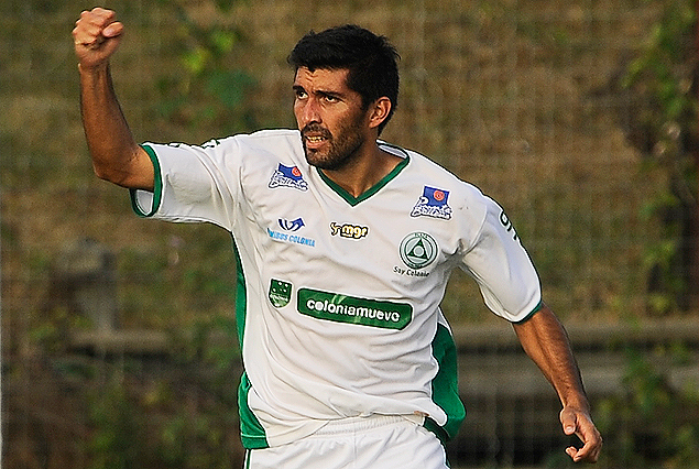 Martín Colombo en el festejo del gol de Plaza Colonia.