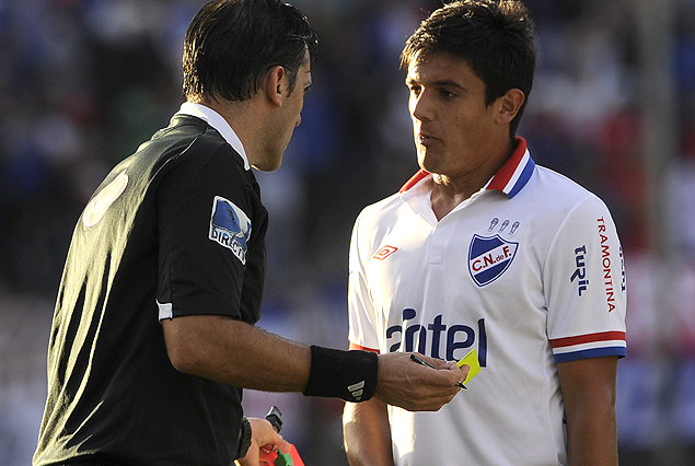 Darwin Torres, vio su segunda roja consecutiva en un clásico.