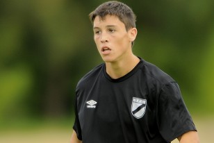 Federico Ricca en el lateral izquierdo de Danubio.