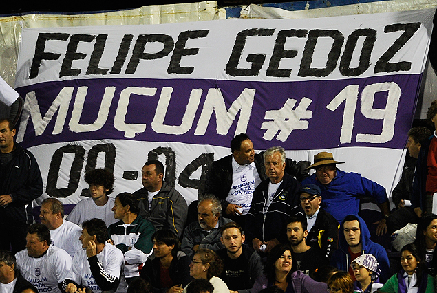 Los brasileños nativos de Mucum junto a su amigo Felipe Gedoz. 