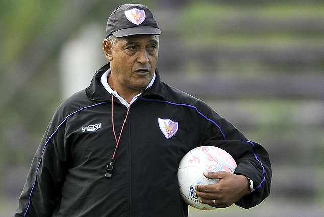 Juan Tejera, entrenador de Fénix, en el Capurro rumbo a Peñarol. 