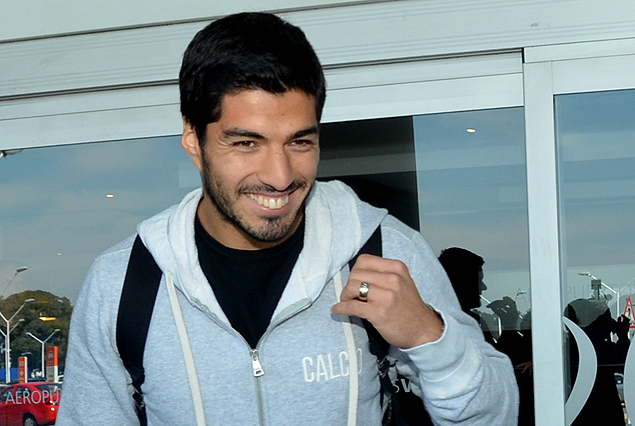 Luis Suárez se distinguió por su gran gesto con un niño en un parque de Liverpool.