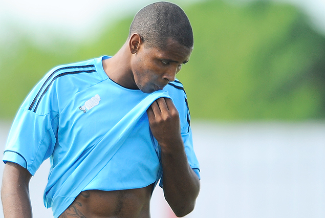 Hugo Silveira con sobrecarga muscular en Cerro. 