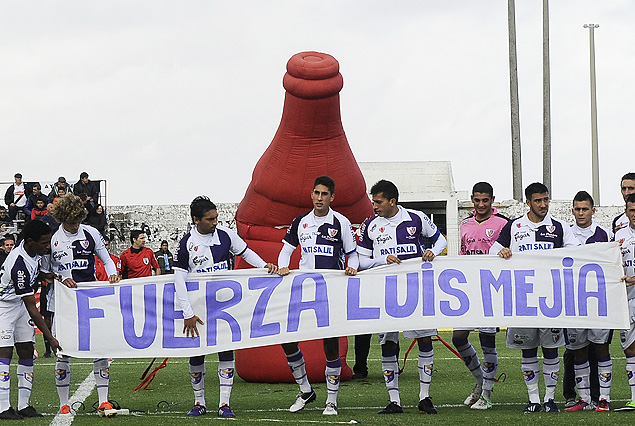 El mensaje de los jugadores de Fénix alentando al arquero Luis Mejía que sería operado el lunes.