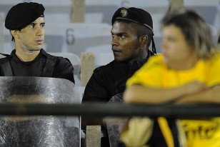 Efectivos policiales en la platea América.