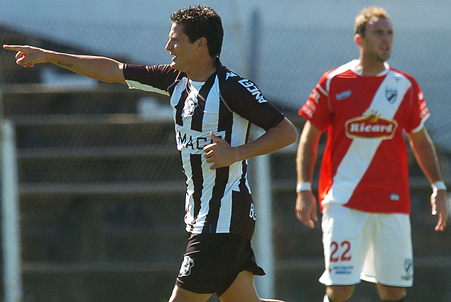 Una tarde soñada para el argentino Héctor "Yaya" Alvarez. Fue por la segunda fecha del Clausura, el 28 de febrero del 2009, cuando los dirigidos por Salvador Capitano, le ganaron a los de La Curva en el Viera 4 a 2.