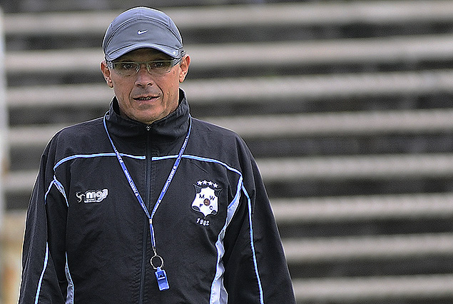 Alfredo Arias, el técnico campeón, el lunes en el Parque Viera.