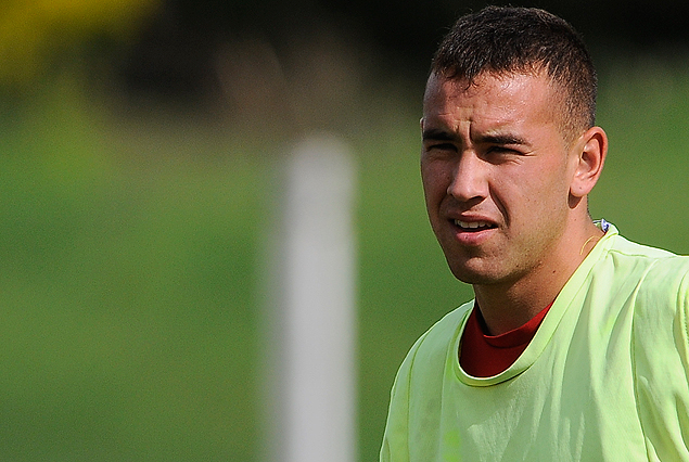 Junior Arias en la ofensiva del verdinegro ante Wanderers en Florida.