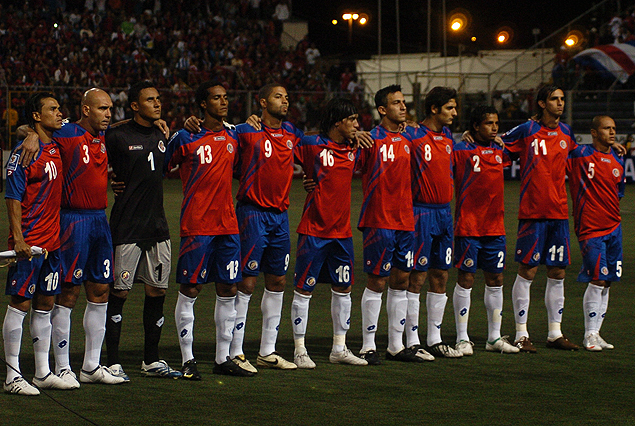 El lesionado Alvaro Saborío es el número 9 en la alineación de Costa Rica.