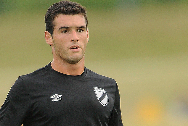 Fabricio Formiliano apareció en el equipo como doble volante central. 