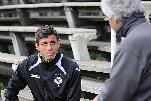 Mauricio Gómez y el Dr. Gustavo Martiarena, el lunes en el Parque Viera.