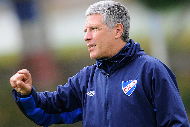 Alvaro Gutiérrez, técnico tricolor, todavía sin definir el equipo. 