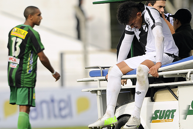 Se fracturó una ilusión. La de Jonatan Alvez, de poder jugar las finales del Campeonato Uruguayo, con su lesión del domingo en Jardines frente a El Tanque Sisley.