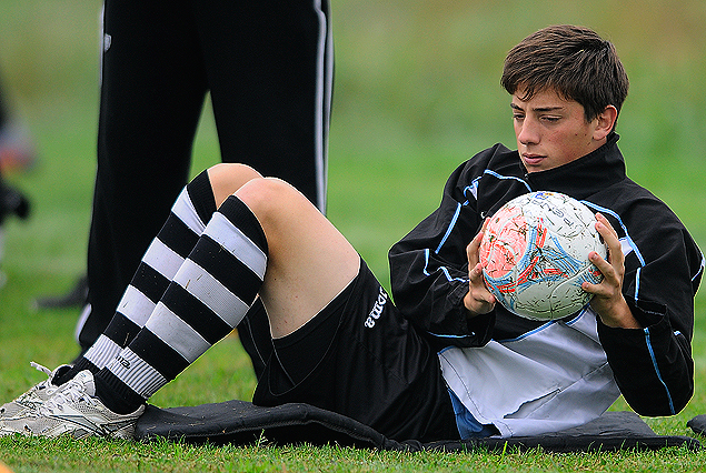 Matías Santos trabajando diferenciado mientras espera el momento de la operación. 
