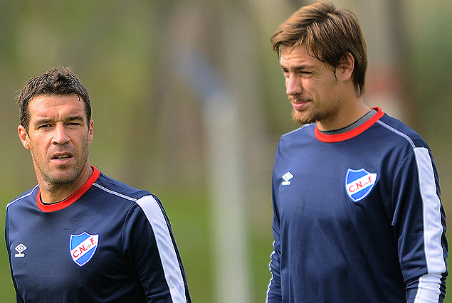 Andrés Scotti y Sebastián Coates al firme como centrales en la zaga tricolor.