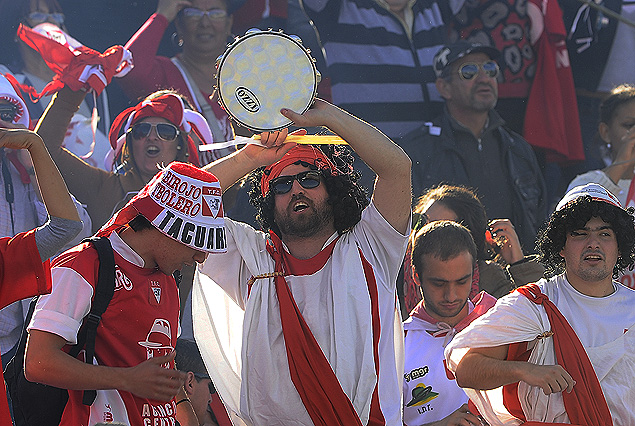 El festejo de los rojos tras la conquista del ascenso. Una fiesta que se trasladó hacia el Norte. 
