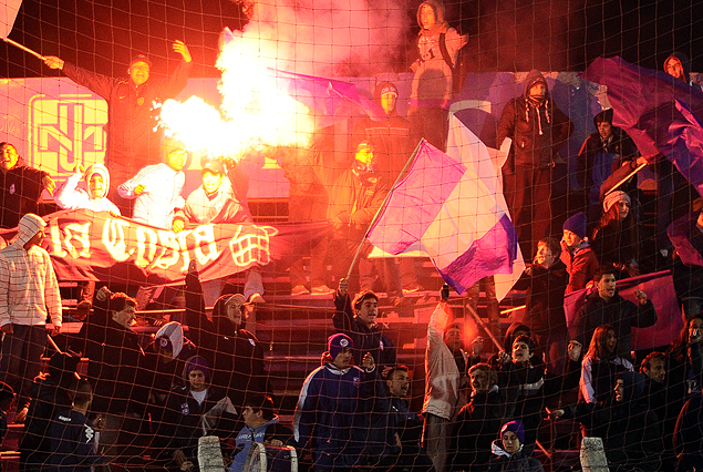 Los hinchas violetas llenos de ilusión. 