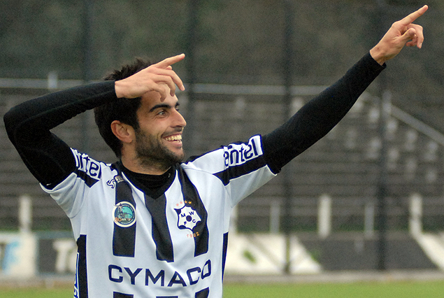 Rodrigo Pastorini festeja su golazo