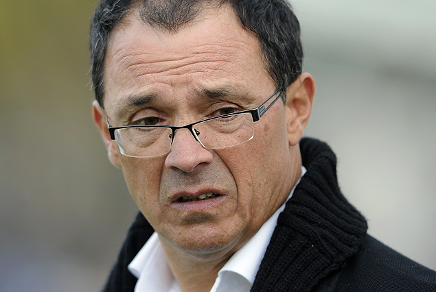 Alfredo Arias invitado por el club a ver el encuentro entre Uruguay e Inglaterra.