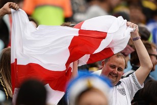 En la tribuna los parciales ingleses agitaron en varias ocasiones su enseña patria.