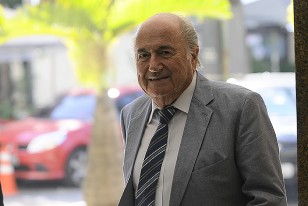 Joshep Blatter, enemigo del fútbol uruguayo. El abanderado de no querer reconocer los Campeonatos del Mundo de 1924 y 1928, torneos mundiales que fueron organizados por la FIFA de Rimet.