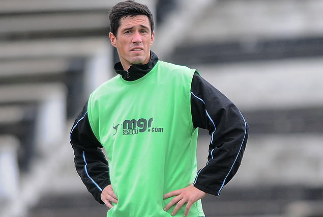 Martín Díaz, firme en la zaga bohemia.